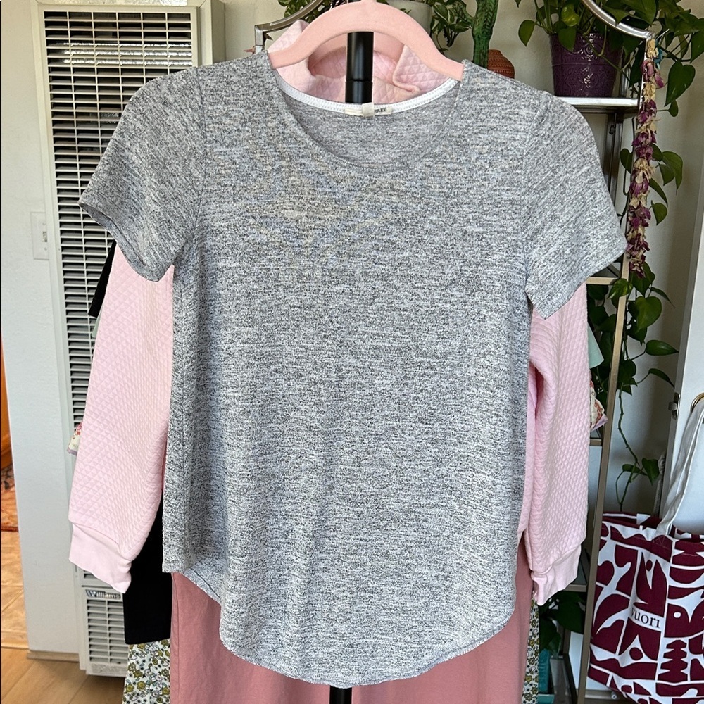 Wilfred Free by Aritzia Top. Size XS. PTP 15”.